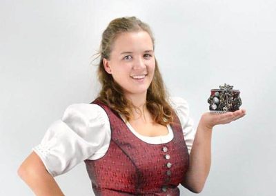 Eisenstraße Dirndl mit Brautkrone