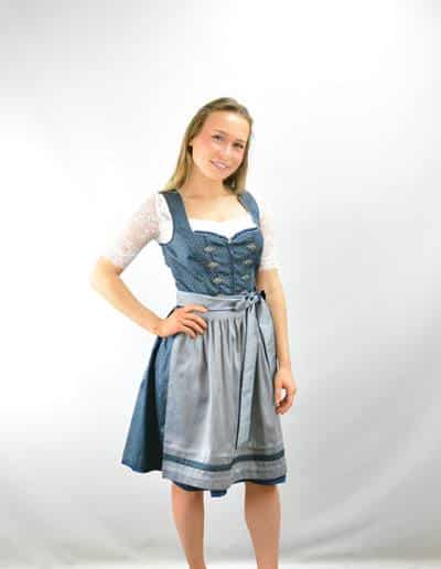 blaues Dirndl