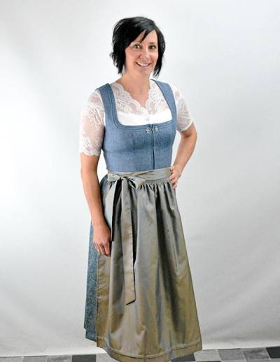 blaues Dirndl