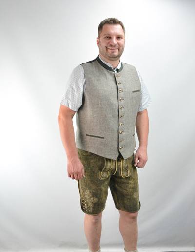Gilet und Hirschlederhose