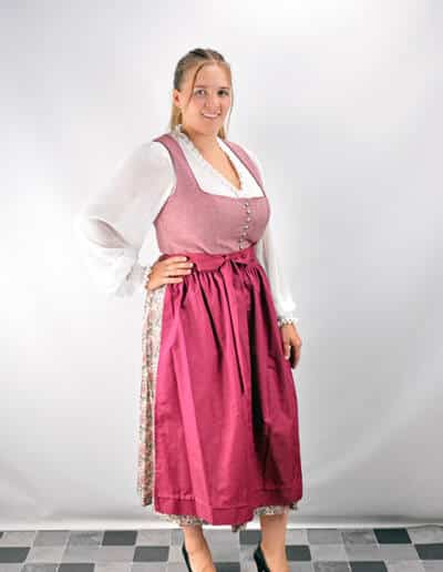 rotes festliches Dirndl