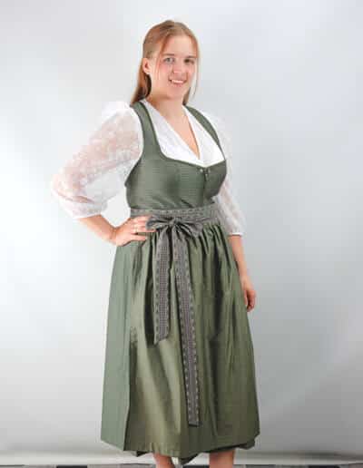 grünes festliches Dirndl